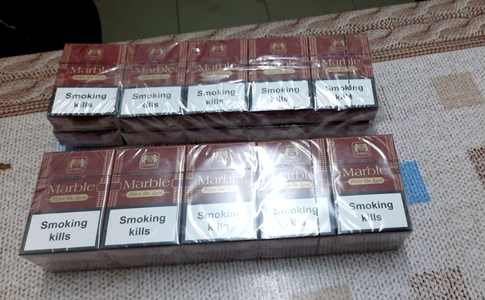 400 de țigarete ridicate de polițiștii locali în vederea confiscării
