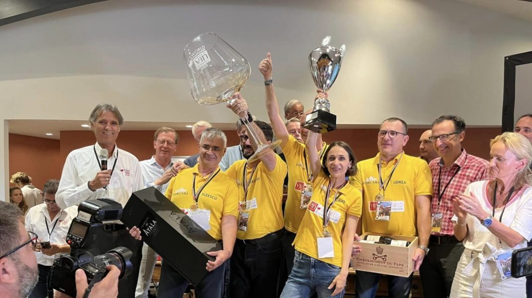 Cinci degustători români au câștigat Campionatul Mondial de Degustare de vin din Franța. Echipa a degustat 6 soiuri de vin alb și 6 de vin roșu din întreaga lume
