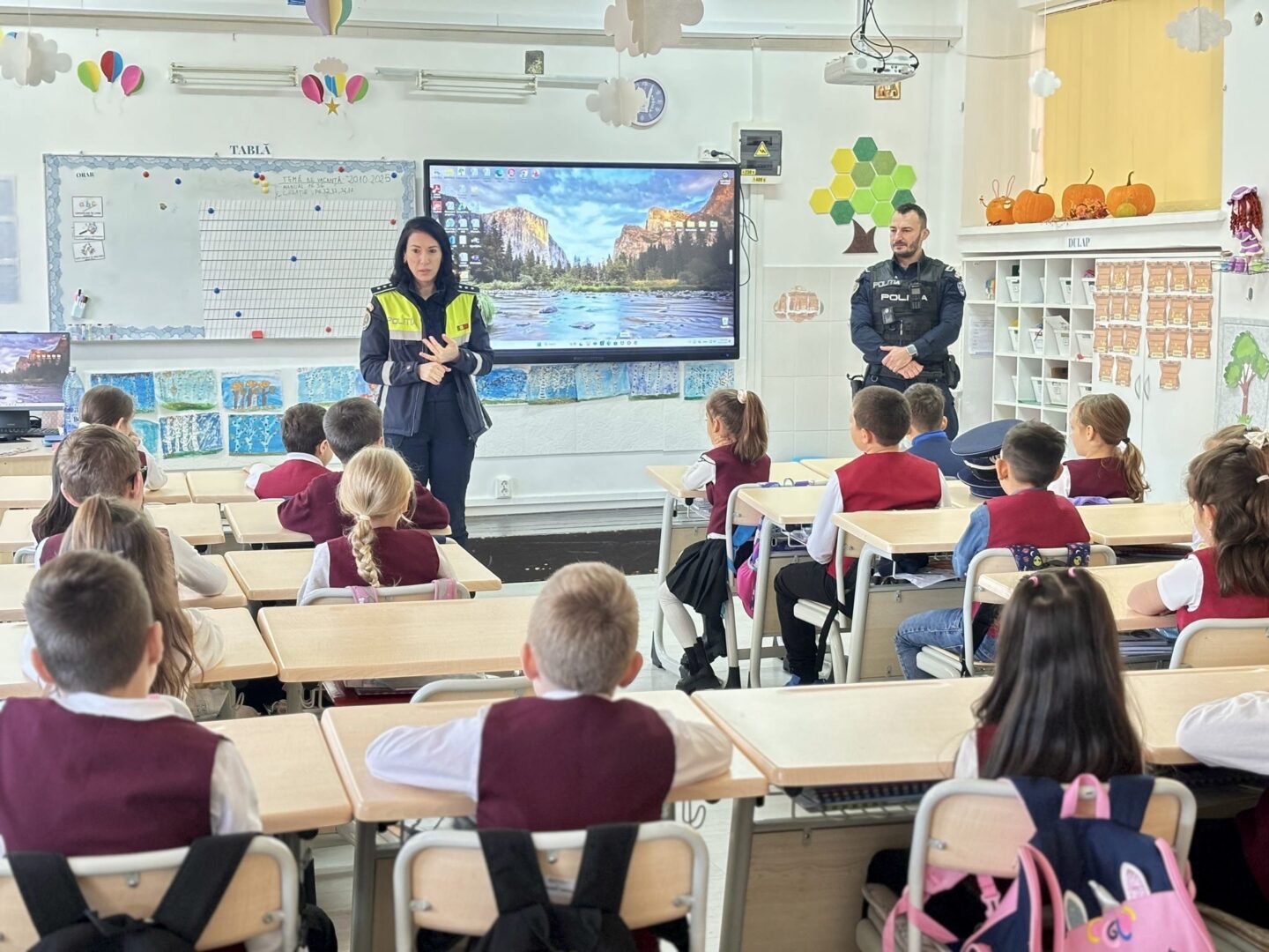 Polițiștii Biroului Siguranță Școlară s-au întâlnit din nou cu elevii, în cadrul Programului ”Școala Altfel”