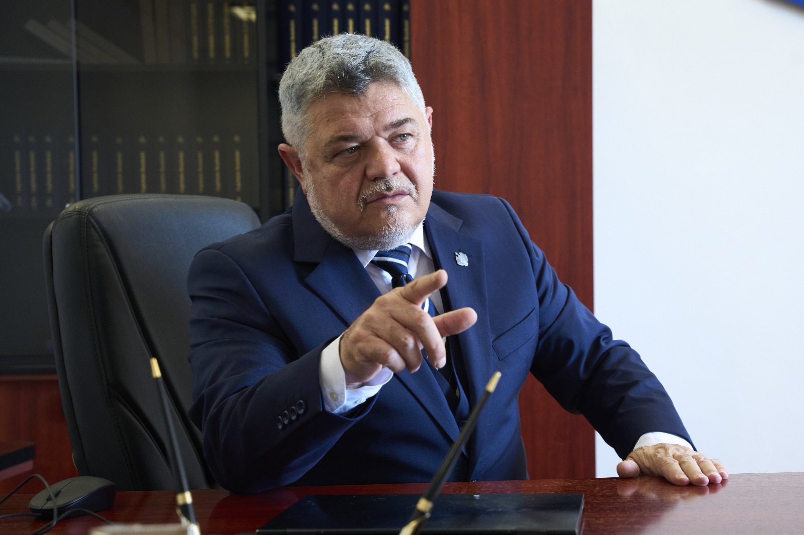 Ninel Peia (fost SOS, actual PACE) anunță că strânge semnături pentru suspendarea lui Nicușor Dan.